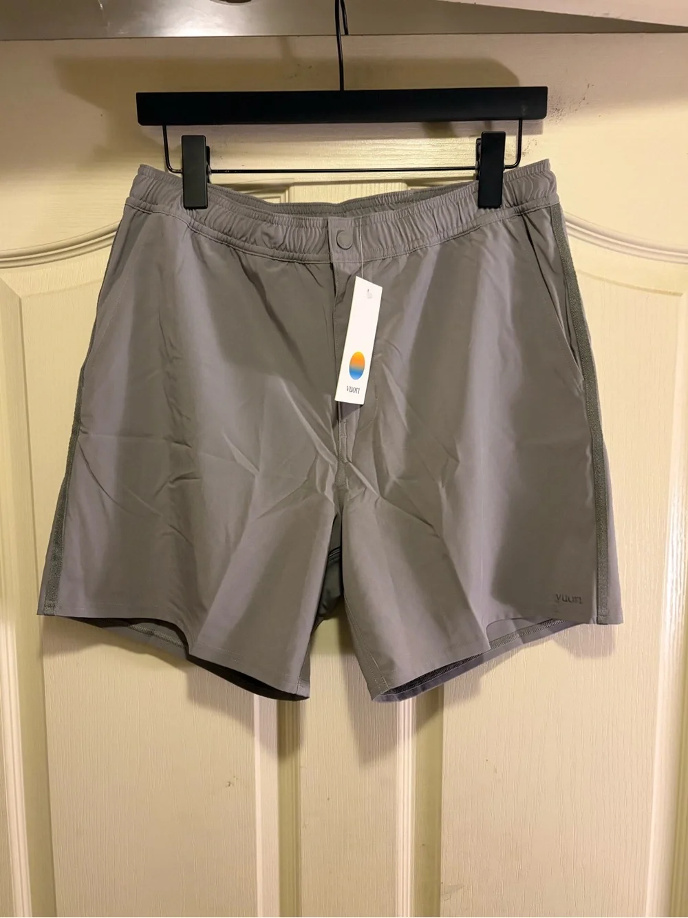 Vuori Men’s “Banks Resort” Short 7” Inseam w/ Brief Mesh Liner (M)
